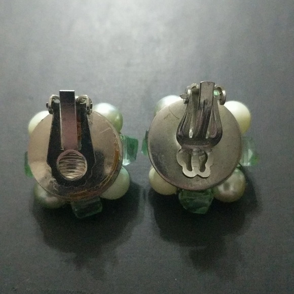 Green Bead & Faux Pearl Cluster Clip On Earrings - Picture 2 of 2